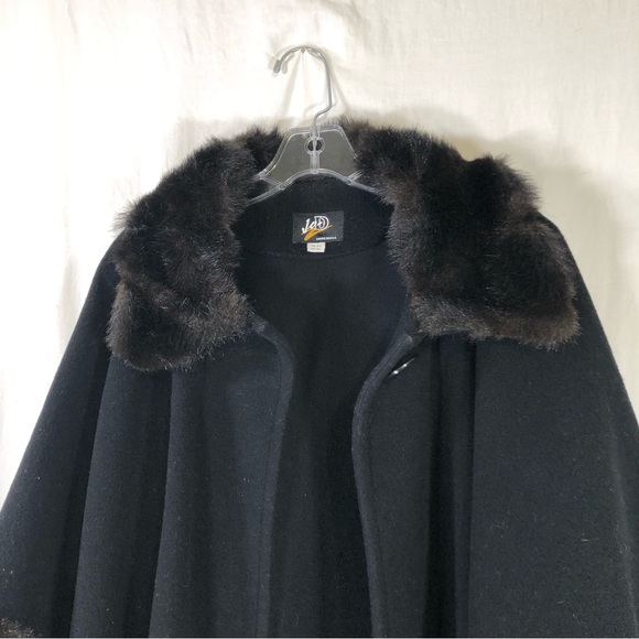 Vintage Wool and Faux Fur Cape One Size - Picture 3 of 8